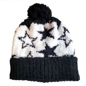 STAR POM POM BEANIE